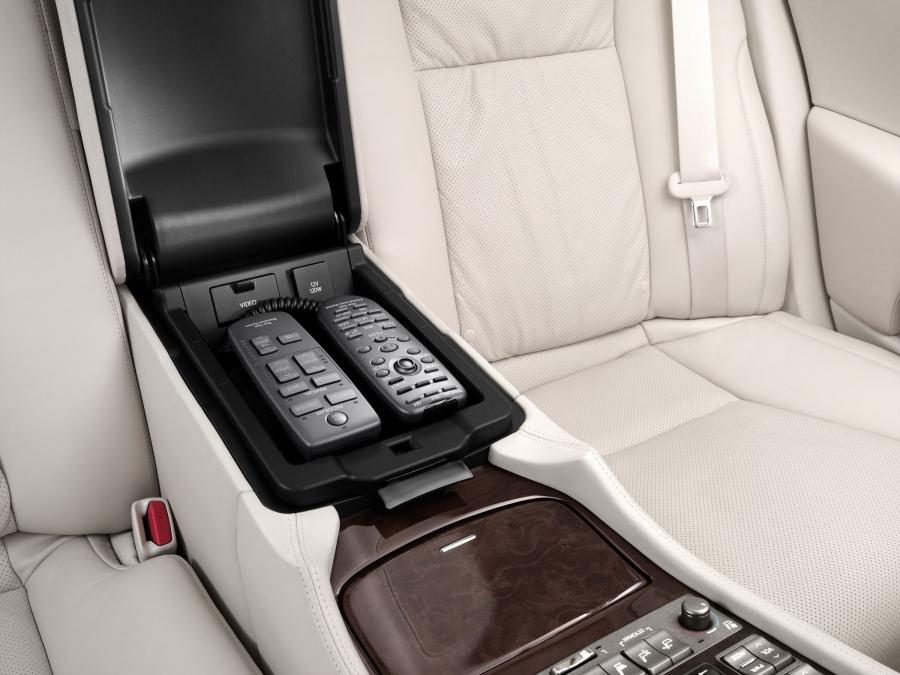  Lexus LS600h L 2007 года  (фото 40 из 224)